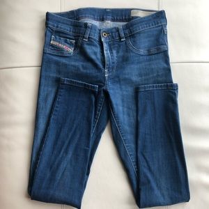 -Women’s Diesel Jeans. - Size: W 31.